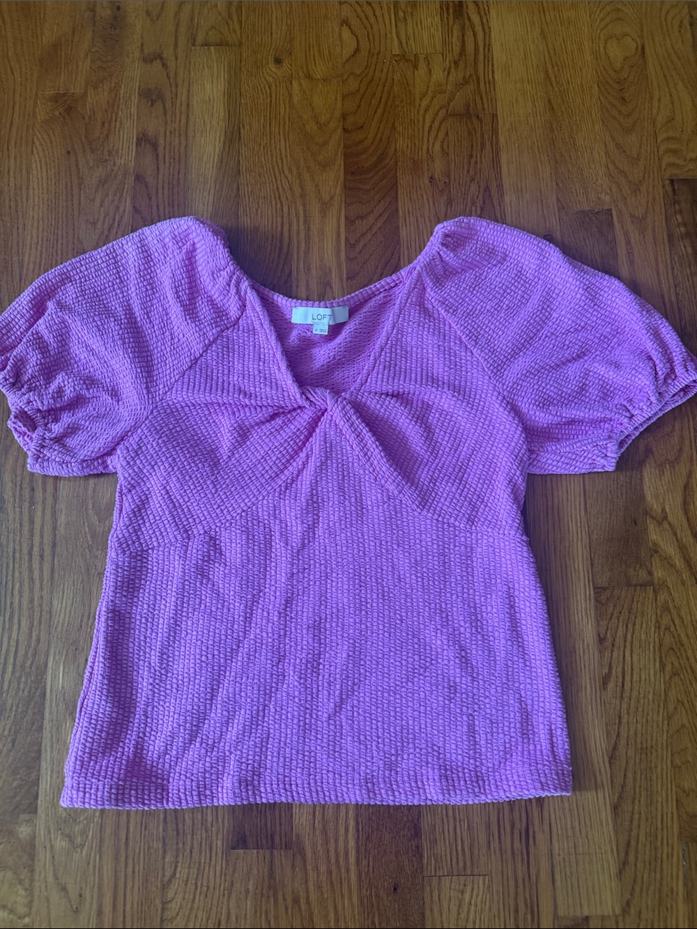 LOFT Lavender-Pink Textured V-Neck Puff Sleeve Top